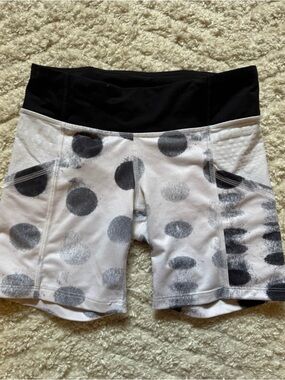 lululemon athletica Black Waistband White Shorts with Gray Polka Dots